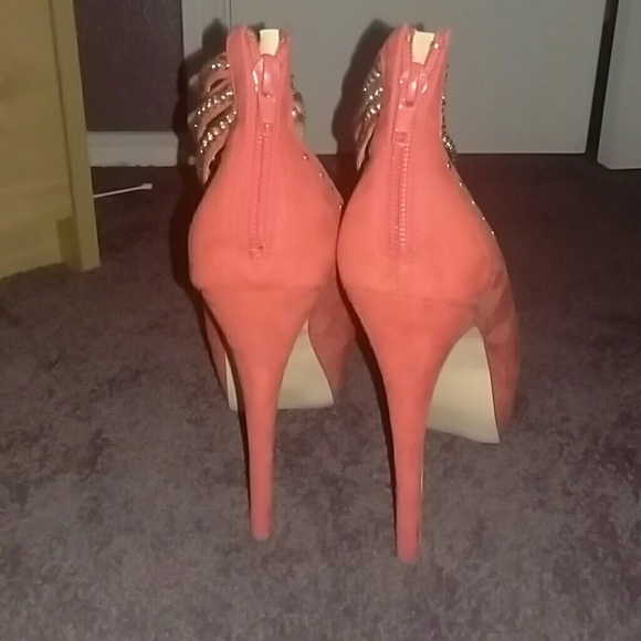 Shoes - Picture 3 of 4